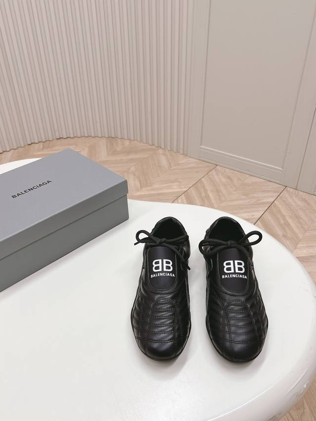 Balenciaga巴黎世家格纹隐藏款棒球鞋休闲鞋 超火爆 众明星网红潮人大秀款 松驰感满满 秀气高级又可爱 菱格纹 柔软小牛皮配搭和经典双logo满满的复古感